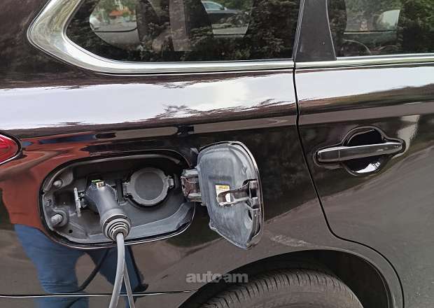 Mitsubishi Outlander PHEV 2018 — լուսանկար 10