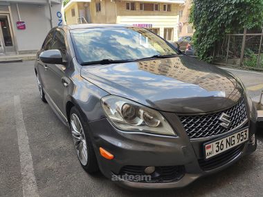 Suzuki Kizashi  2012 