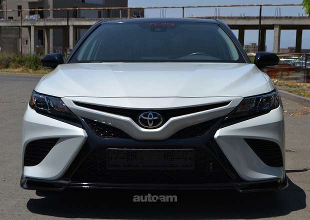 Toyota Camry 2021 — լուսանկար 2