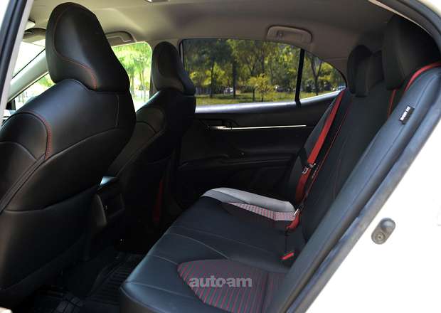 Toyota Camry 2021 — լուսանկար 9
