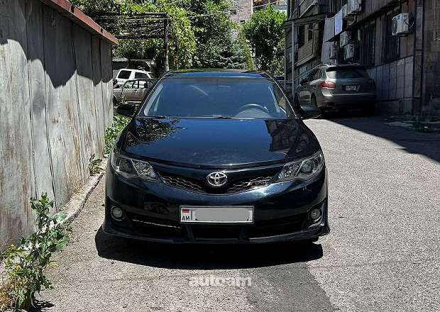 Toyota Camry 2013 — լուսանկար 1