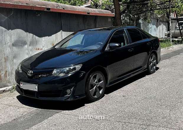 Toyota Camry 2013 — լուսանկար 2