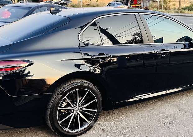Toyota Camry 2021 — լուսանկար 3