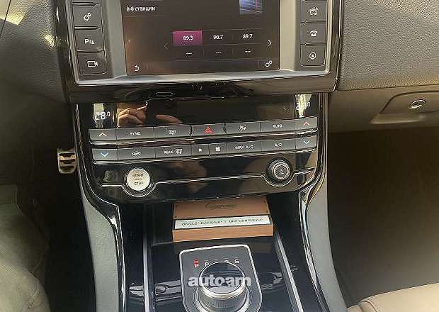 Jaguar XE 2016 — լուսանկար 9