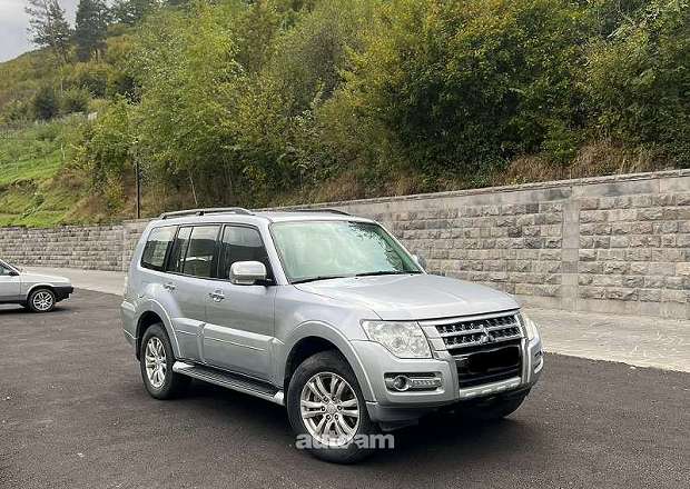 Mitsubishi Pajero 2017 — լուսանկար 1