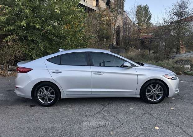 Hyundai Elantra 2018 — լուսանկար 7