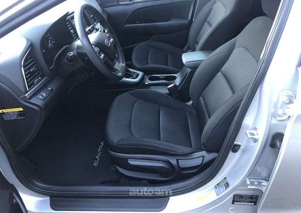 Hyundai Elantra 2018 — լուսանկար 10