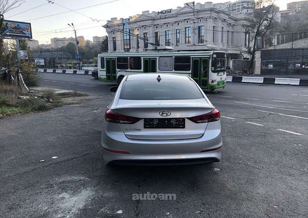 Hyundai Elantra 2018 — լուսանկար 5