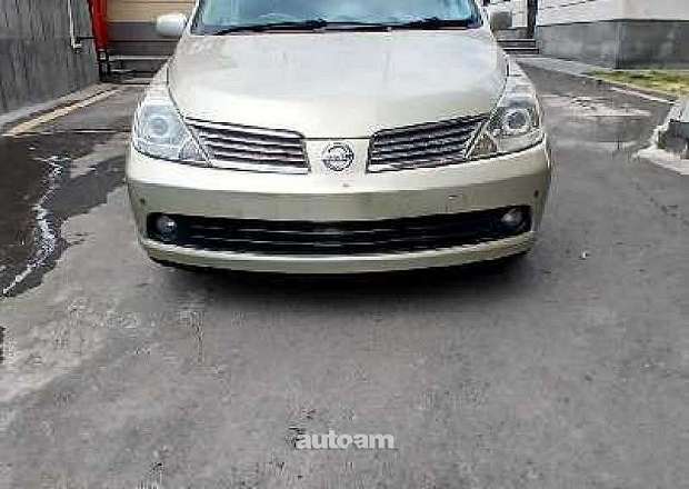 Nissan Tiida 2005 — photo 1