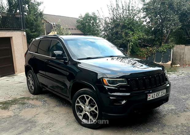 Jeep Grand Cherokee 2017 — լուսանկար 1