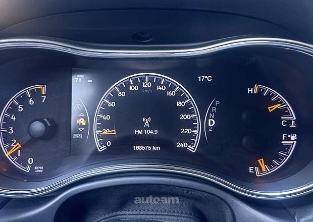 Jeep Grand Cherokee 2017 — լուսանկար 12