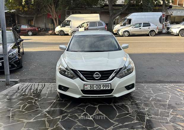 Nissan Altima 2018 — фото 1