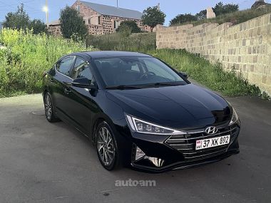Hyundai Elantra  2020 