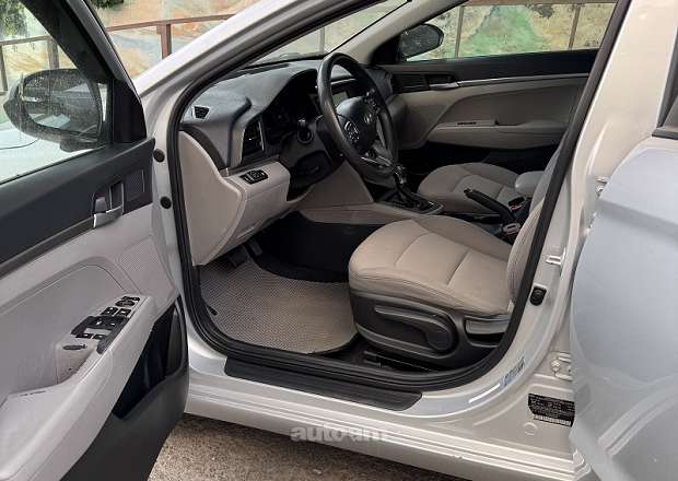 Hyundai Elantra 2019 — լուսանկար 7
