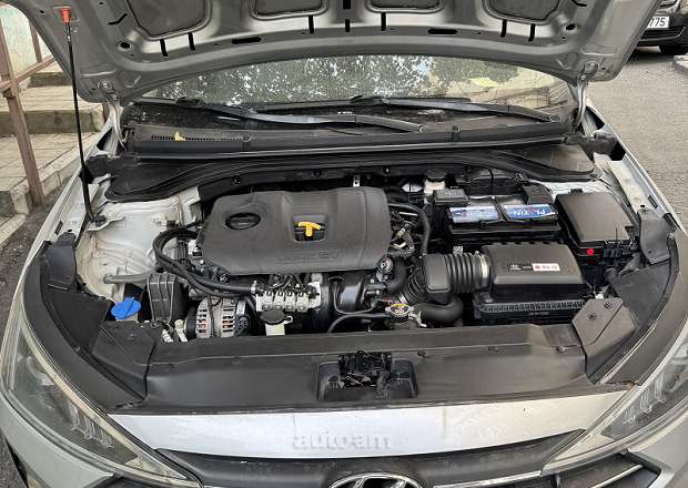 Hyundai Elantra 2019 — լուսանկար 12