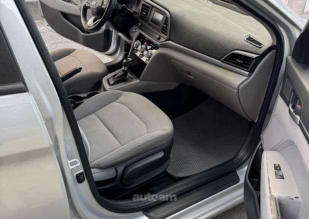 Hyundai Elantra 2019 — լուսանկար 10