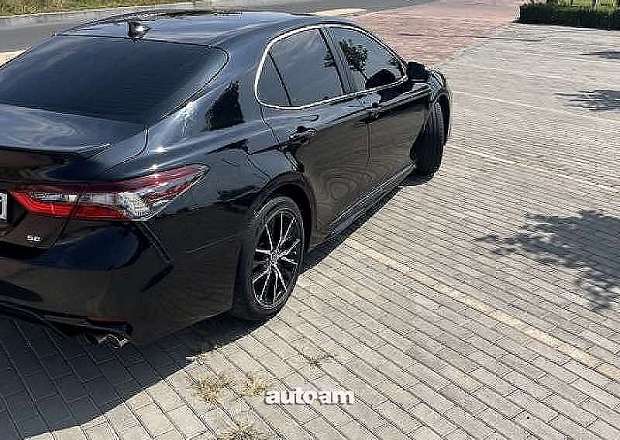 Toyota Camry 2021 — լուսանկար 2