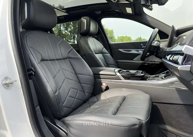 BMW i7