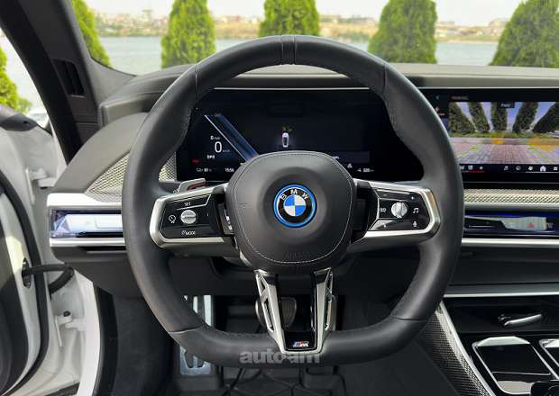 BMW i7