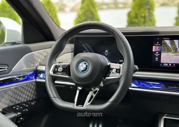 BMW i7