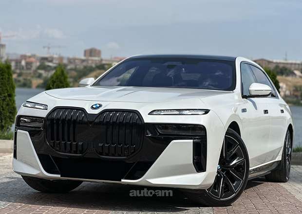 BMW i7