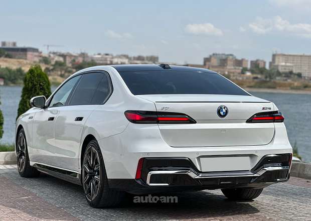 BMW i7