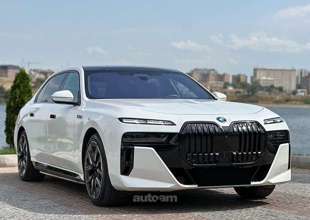 BMW i7