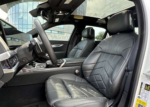 BMW i7