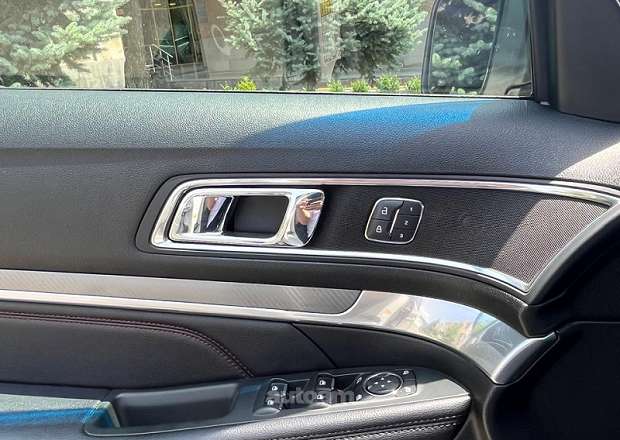 Ford Explorer 2018 — լուսանկար 12