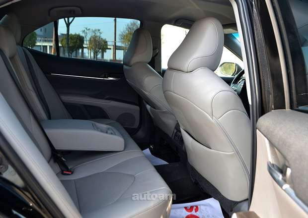 Toyota Camry 2021 — լուսանկար 10