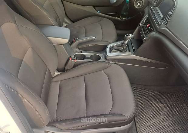 Hyundai Elantra 2017 — լուսանկար 5