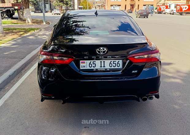 Toyota Camry 2023 — фото 7