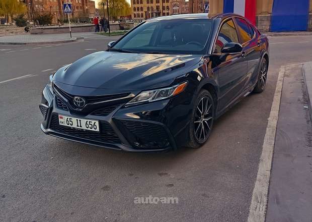 Toyota Camry 2023 — фото 2