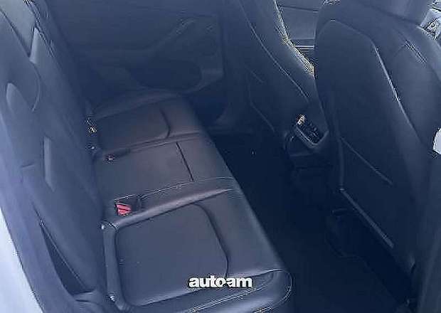 Tesla Model Y 2023 — photo 9