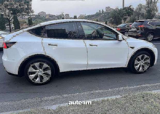 Tesla Model Y 2023 — photo 5