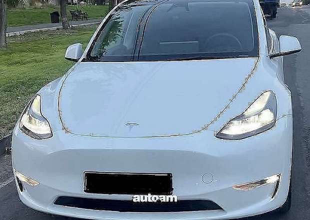 Tesla Model Y 2023 — photo 1