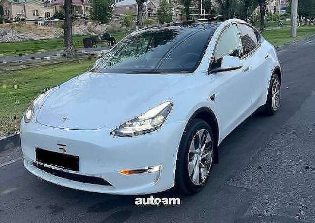 Tesla Model Y 2023 — photo 2