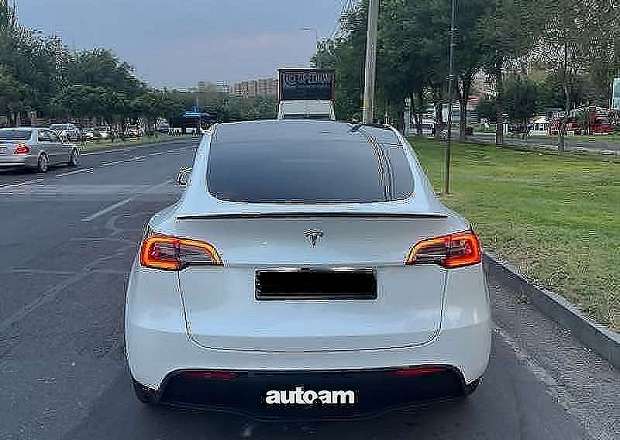 Tesla Model Y 2023 — photo 3
