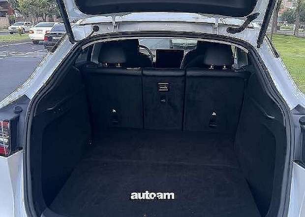 Tesla Model Y 2023 — photo 10