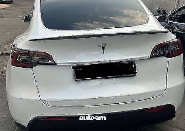 Tesla Model Y 2023 — photo 12