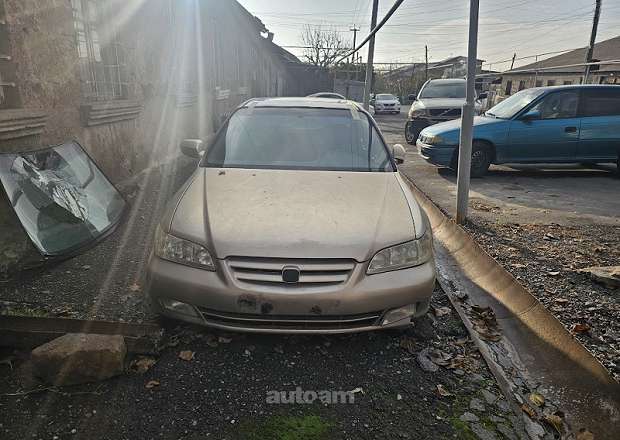 Honda Accord 2000 — լուսանկար 1