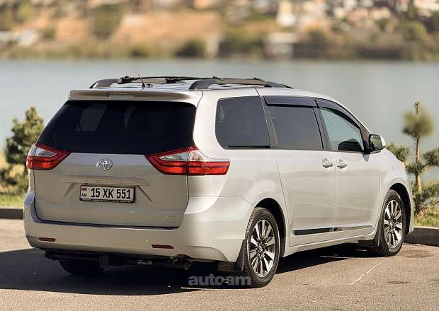 Toyota Sienna 2016 — photo 9