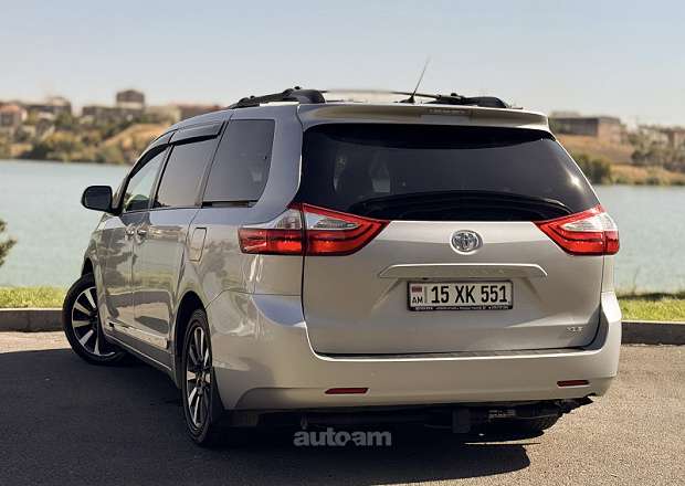 Toyota Sienna 2016 — photo 7