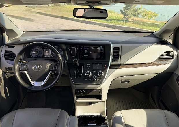 Toyota Sienna 2016 — photo 10