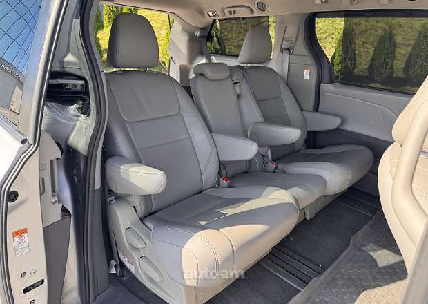 Toyota Sienna 2016 — photo 12