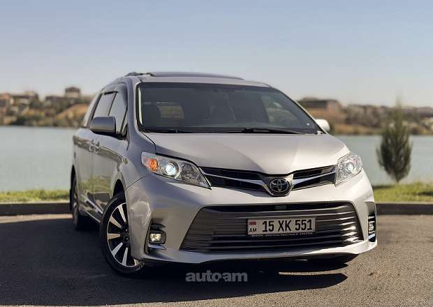 Toyota Sienna 2016 — photo 1