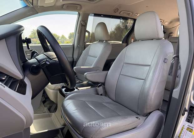 Toyota Sienna 2016 — photo 11