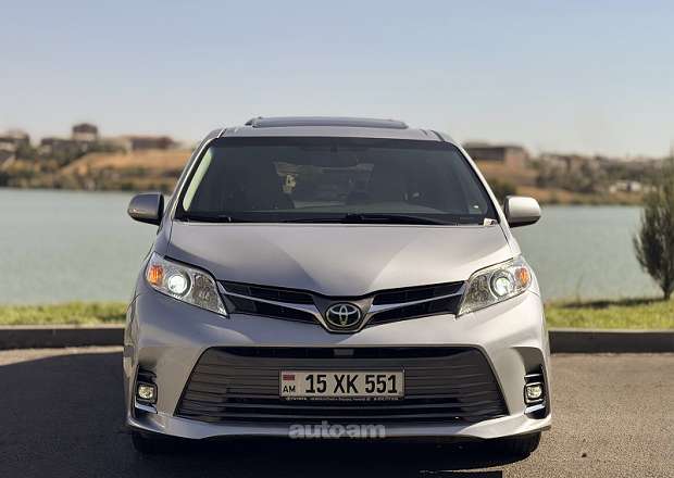 Toyota Sienna 2016 — photo 2