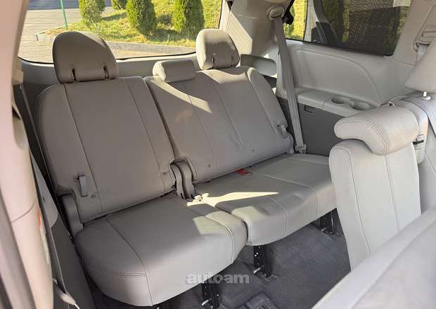 Toyota Sienna 2016 — photo 13