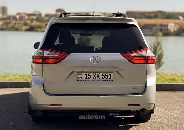 Toyota Sienna 2016 — photo 8